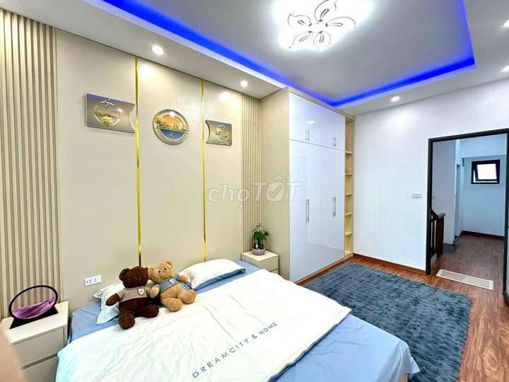 Đường Láng!Khu phân lô Vip, ô tô đỗ cửa,gần phố, nhà đẹp ở ngay 38m*5T