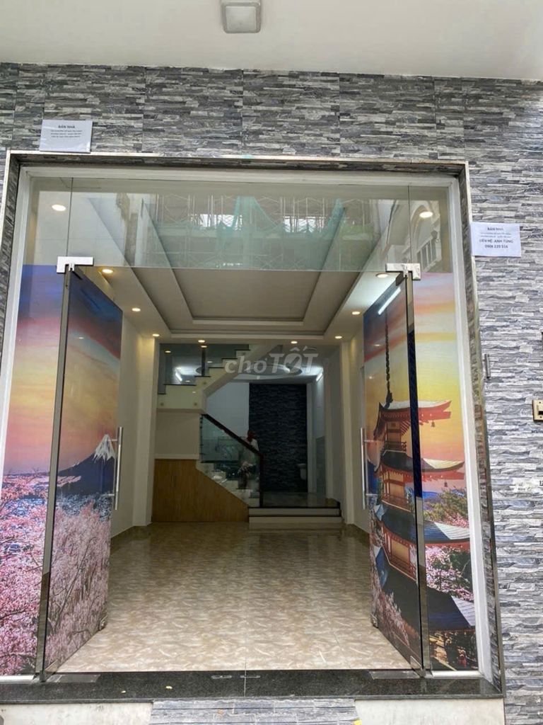 Напротив Aeon Mall Tan Phu, переулок 9м, пл. 4х15м, 4 этажа, цена 12,5 млрд