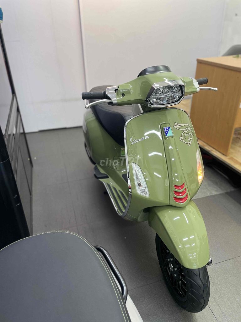 Piaggio Vespa 2024 Зеленый