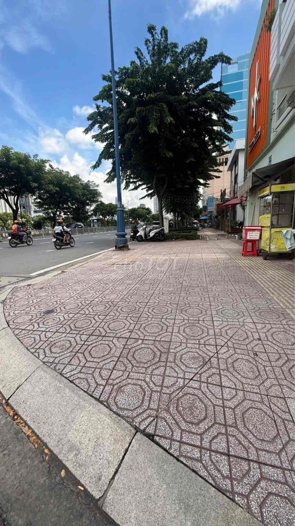 Дом на улице Ben Van Don - Vinh Hoi, рядом с мостом Nguyen Khoai, 54.2 кв.м