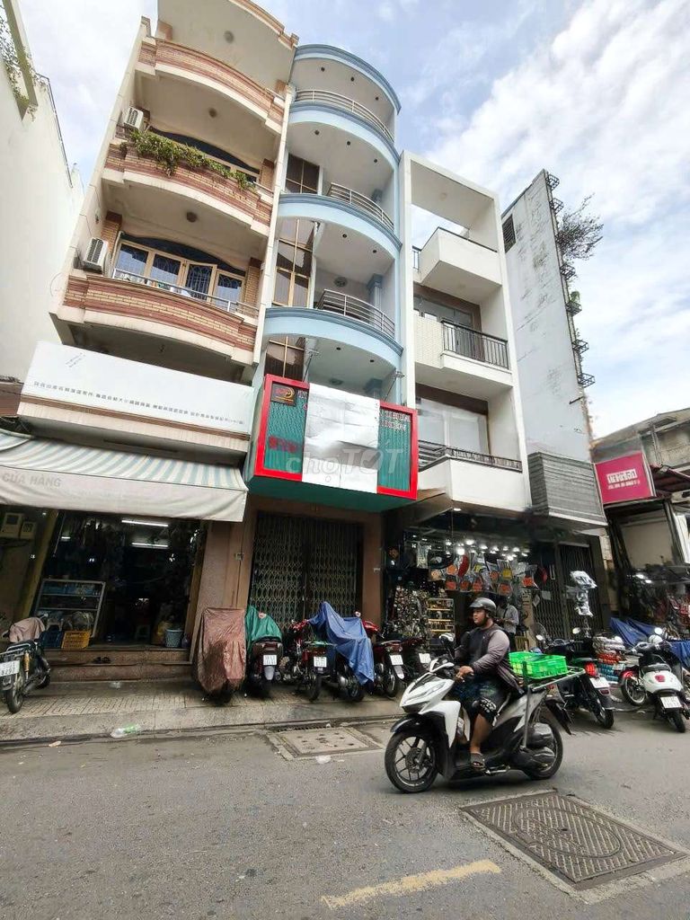 Cho thuê nhà Mặt tiền gần Dương Tử Giang, Q5- 4x20- 5 Tấm- 6P 4W