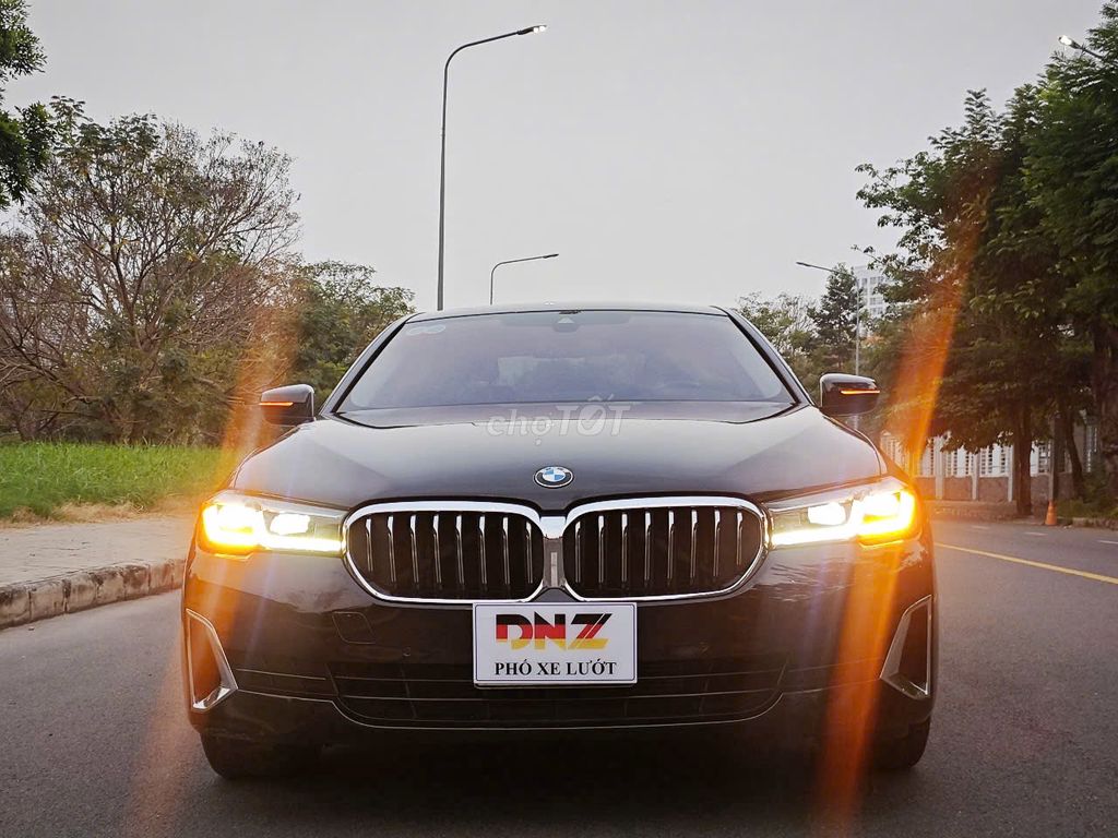 BMW 520 LCI model 2021. Full option - Đen