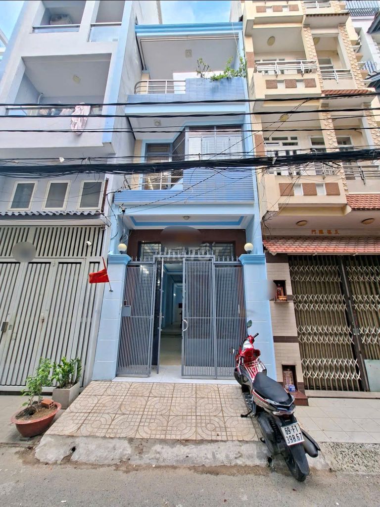 Аренда · 3 комн. · 120 м² · Quận 11, ул. Đường Lạc Long Quân