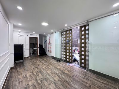 Аренда · 2 комн. · 40 м² · Quận 10, ул. Đường Lê Hồng Phong