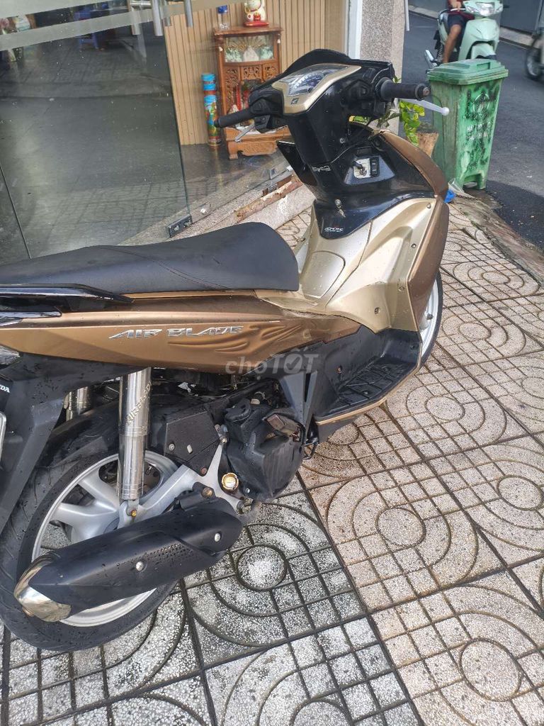 Honda Air Blade Vàng đồng. Mua bán Xe máy tại Quận Tân Bình Tp Hồ Chí Minh được đăng bởi duong hoang tri hình 3