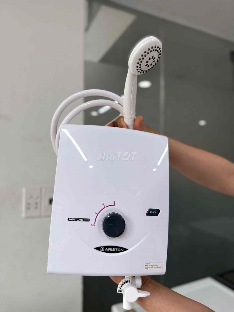 Máy nước nóng Ariston Siêu Lướt Như Mới 99%. Mua bán Thiết bị vệ sinh, nhà tắm tại Quận Tân Phú Tp Hồ Chí Minh được đăng bởi Điện Máy Trung Cold hình 1