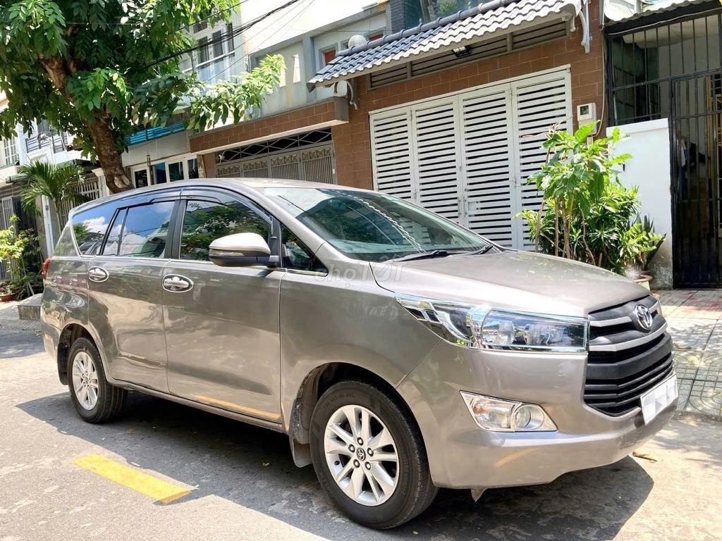 Toyota Innova 2.0E 2019 года, механическая КПП, цвет медная бронь