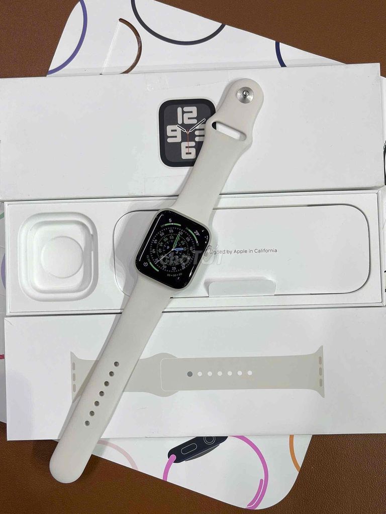 Apple Watch SE3 44mm GPS Starlight. Mua bán Thiết bị đeo thông minh tại Quận Nam Từ Liêm Hà Nội được đăng bởi Hoàng Anh Dũng hình 1