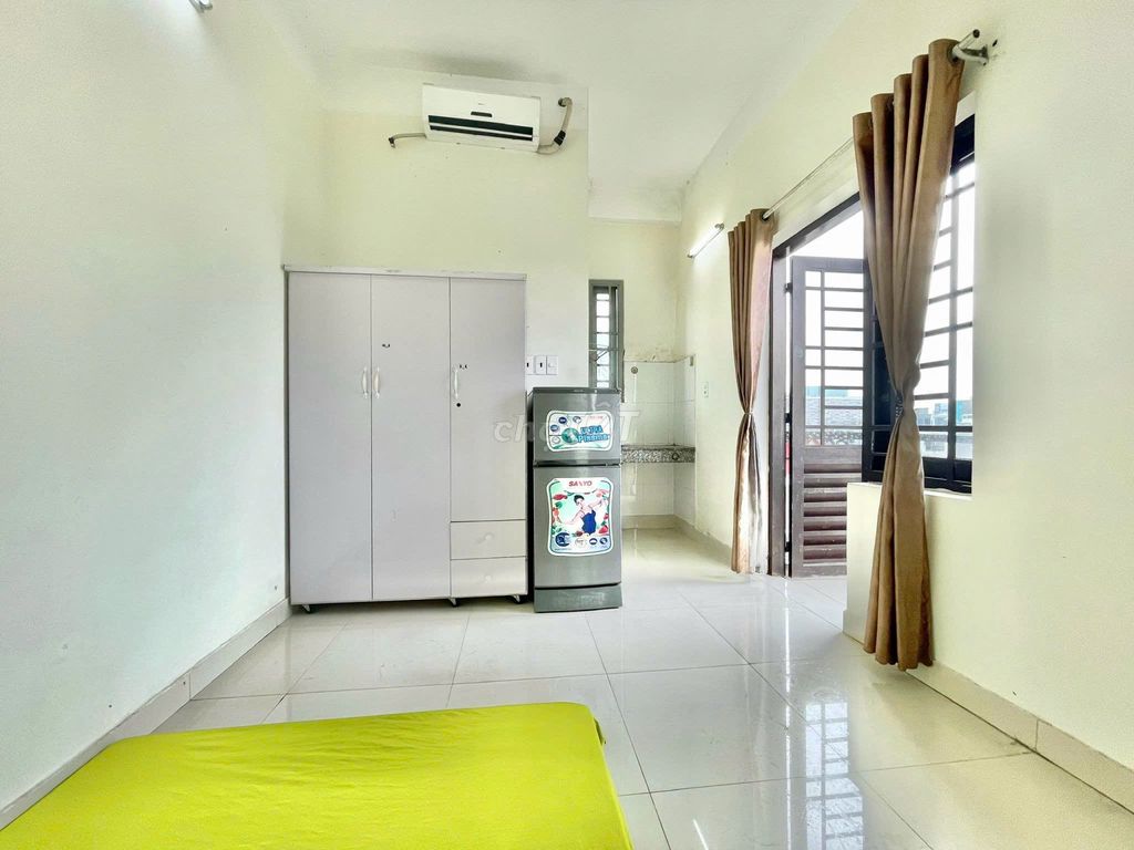 Phòng Studio bancol cửa sổ trời gần VLU IUH giá rẻ