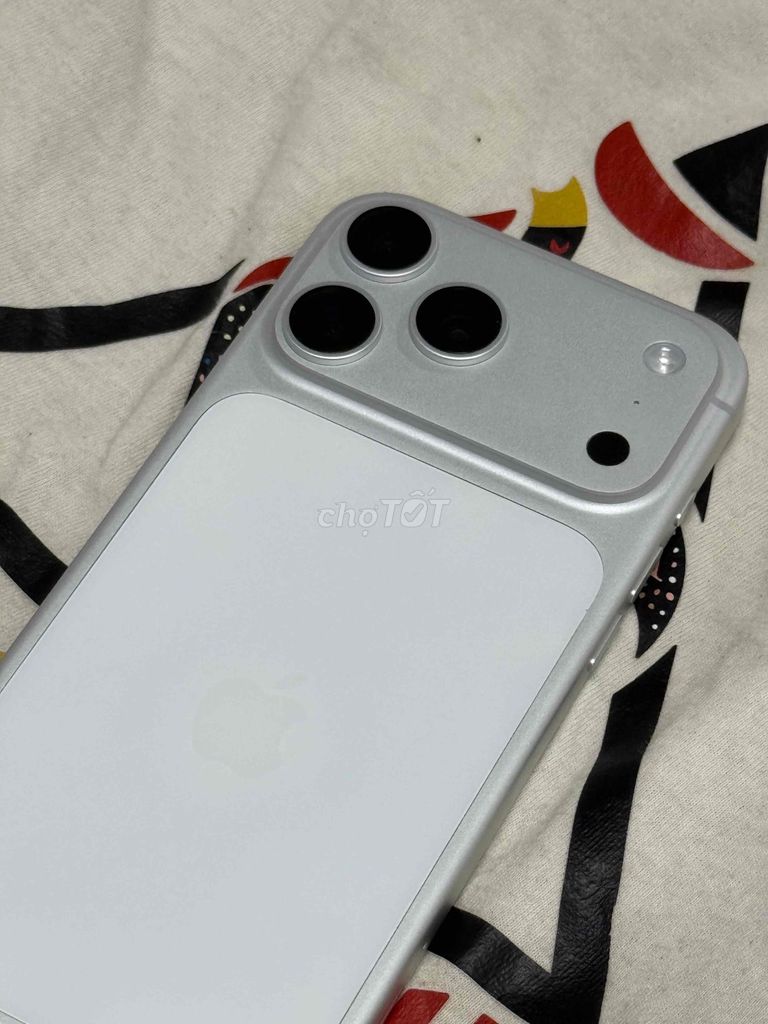 iPhone 17 Pro Max 2TB Chính Hãng. Mua bán Điện thoại tại Quận Cầu Giấy Hà Nội được đăng bởi người ở lại hình 1