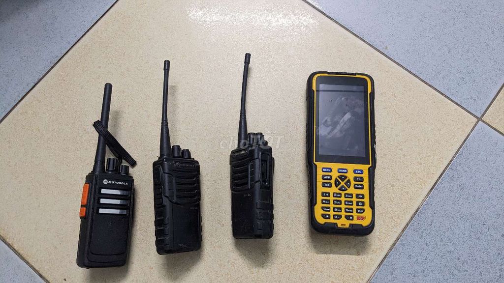 Bộ đàm Motorola và máy điện tử