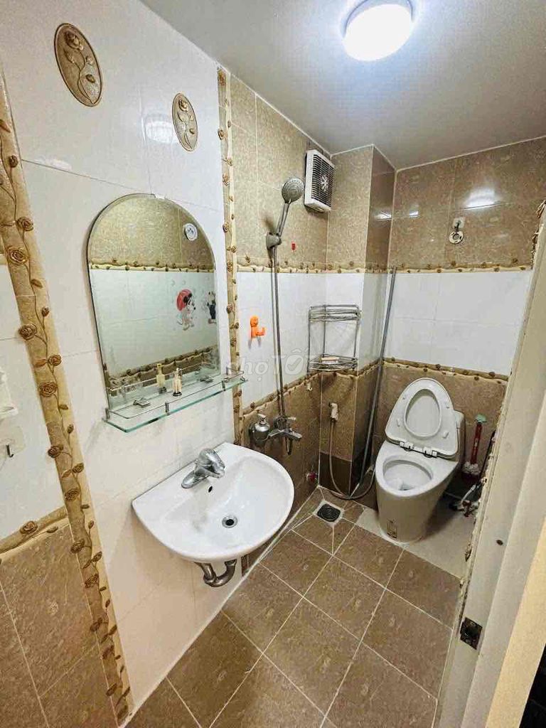Новый дом в районе 1, 2 этажа + терраса, 2 спальни, базовая мебель, для 3-4 человек
