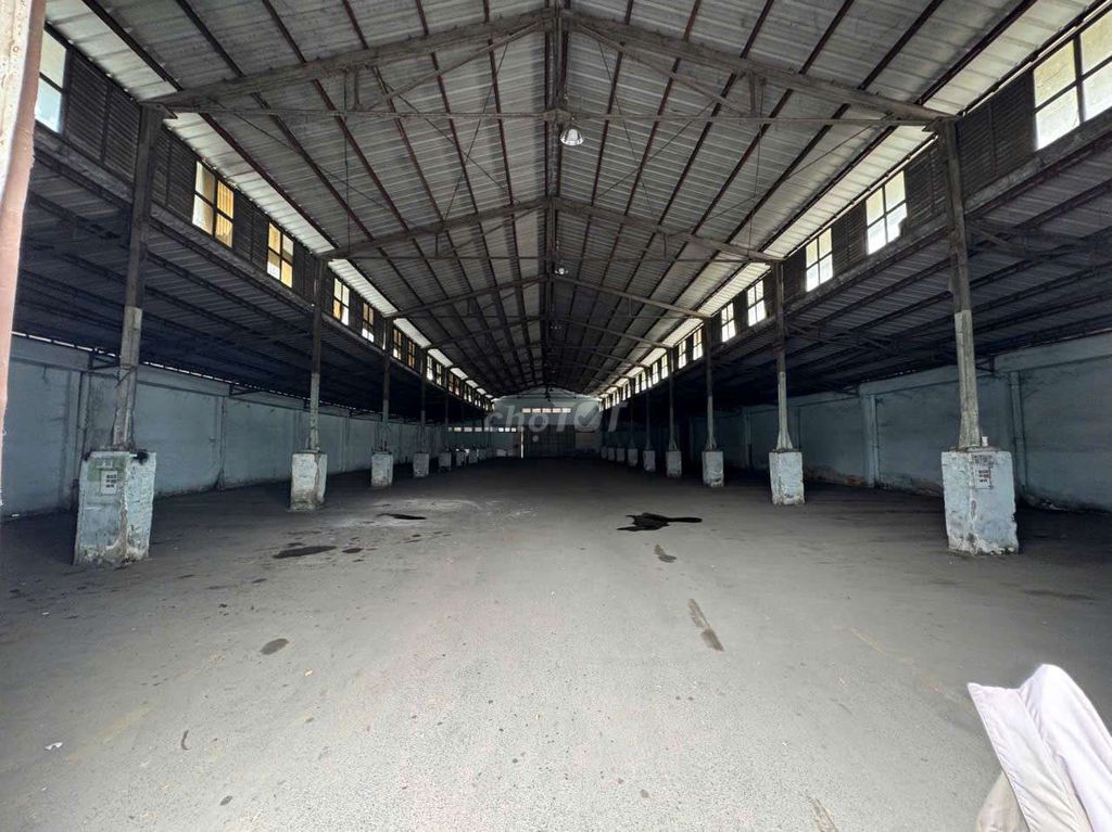 CHO THUÊ KHO 1300M2 NGAY KHU CHẾ XUẤT TÂN THUẬN QUẬN 7 ĐƯỜNG CON40F