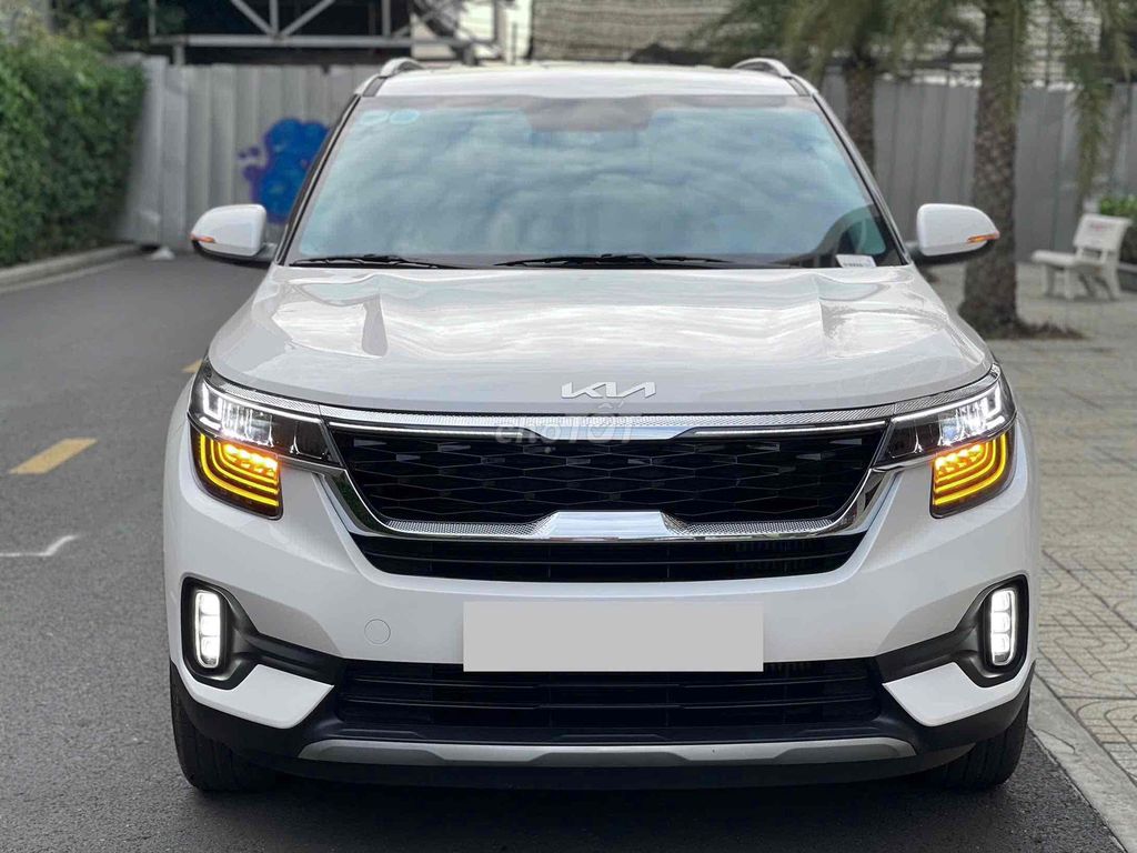 Kia Seltos 1.4Premium 2023 lướt 9000 km