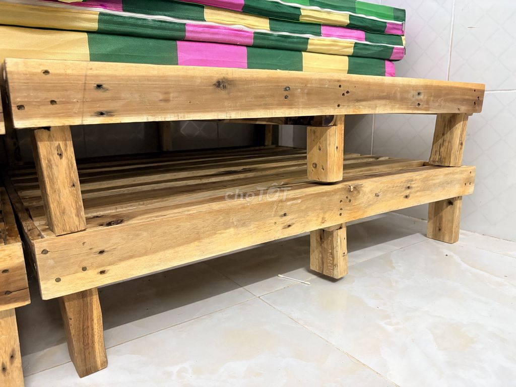 Pallet gỗ 1m8 x 2m Nâu. Mua bán Giường, chăn ga gối nệm tại Thành phố Trà Vinh Trà Vinh được đăng bởi RIS hình 1