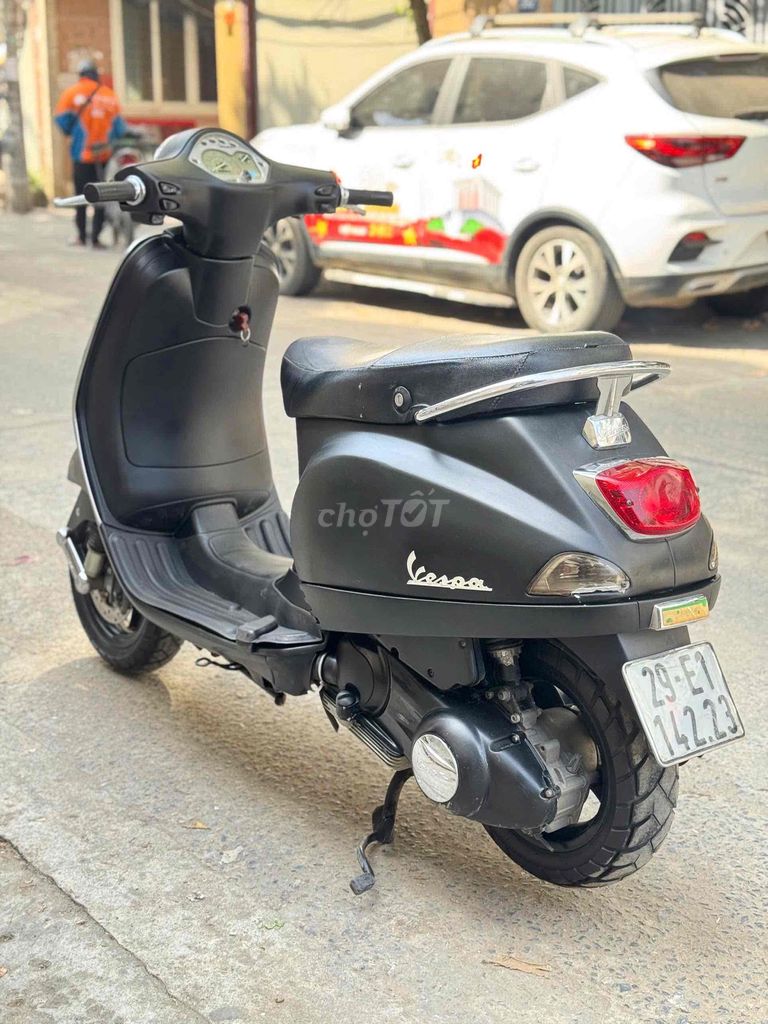 Piaggio Vespa LX 125 черный ie экономичный