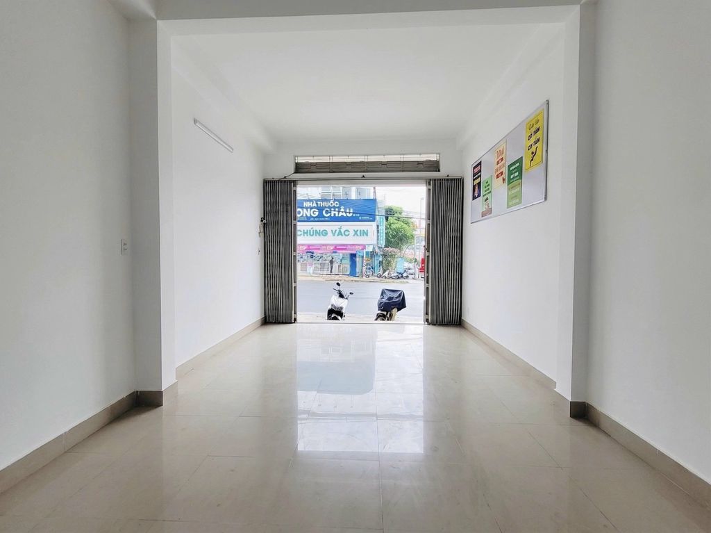 Mặt bằng đường Phạm Ngũ Lão, gần ngã 5 Chuồng Chó