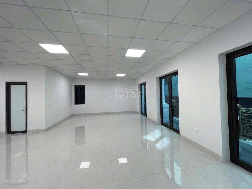 CHO THUÊ MBKD TẦNG 2 TẠI NGÔ GIA TỰ - THANG MÁY THÍCH HỢP LÀM VP, SPA