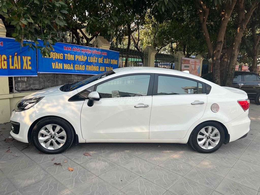 Kia Rio 2016 1.4 AT Sedan - 40000 km