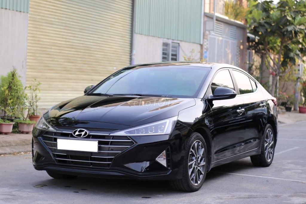 Cần bán Elantra 2019 2.0AT - chuẩn ODO - bao test