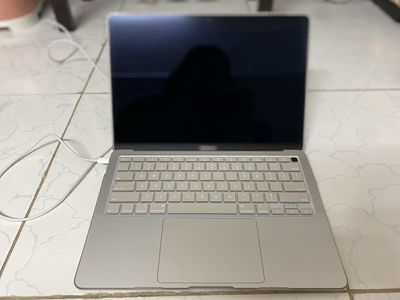 MacBook air M1 gần như mới