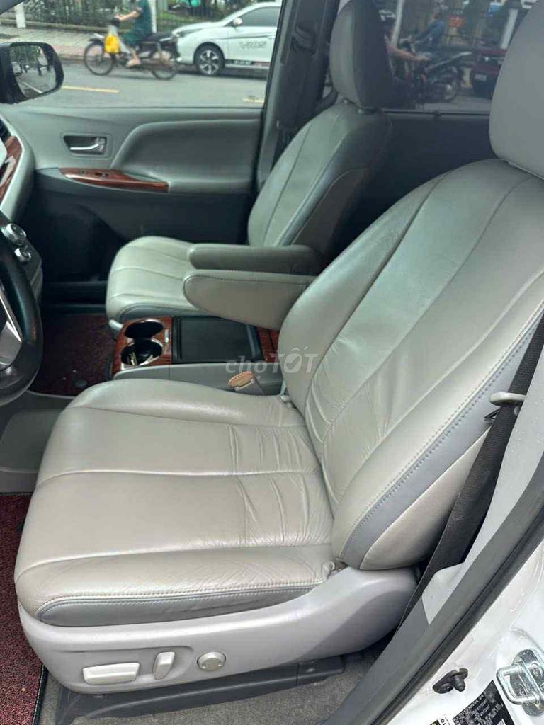 Toyota Sienna 2016 3.5LE màu trắng. Mua bán Ô tô tại Thành phố Mỹ Tho Tiền Giang được đăng bởi Anh Năm hình 7