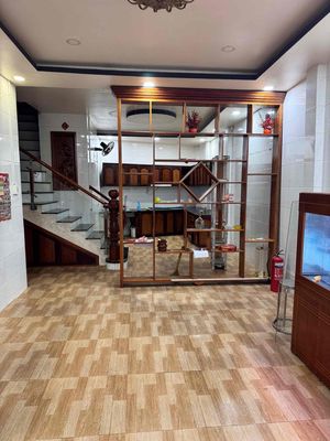 Nhà lớn gần Uỷ Ban Bình Hưng