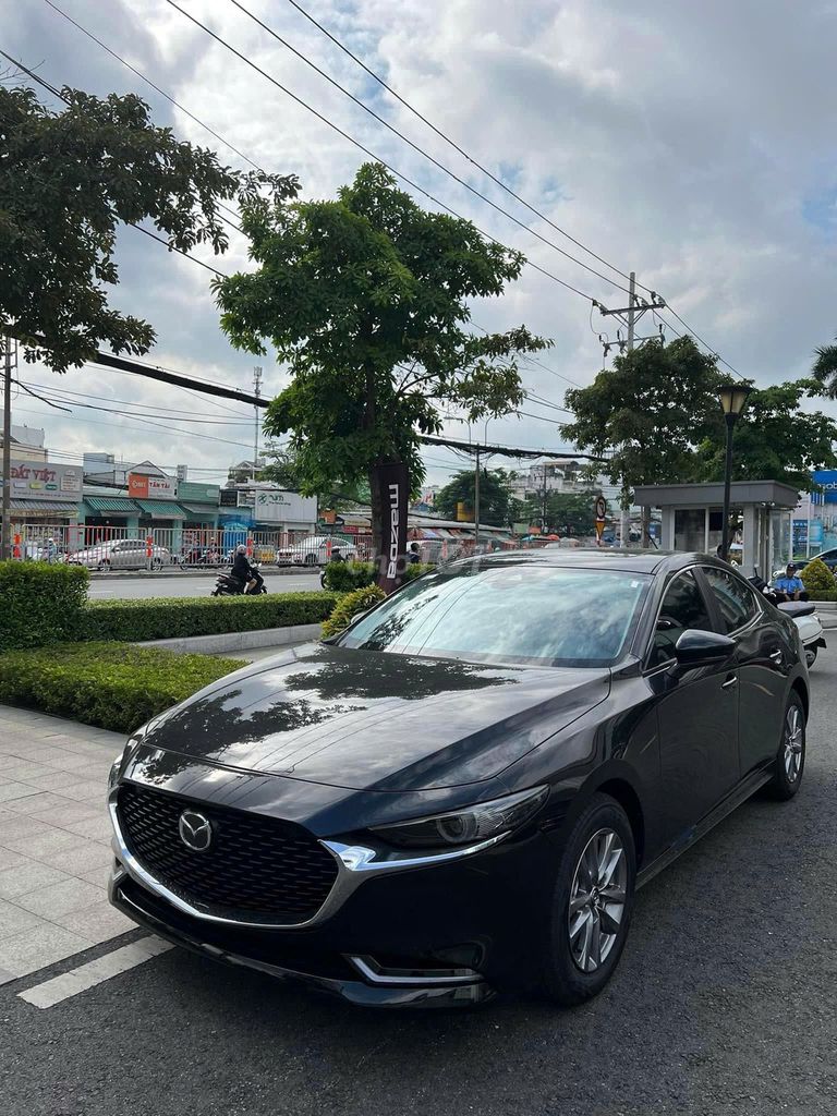 MAZDA 3 1,5 Л РОСКОШНЫЙ КРАСИВЫЙ АВТОМОБИЛЬ 2023 ГОДА, МЕНЕЕ 9000 КМ