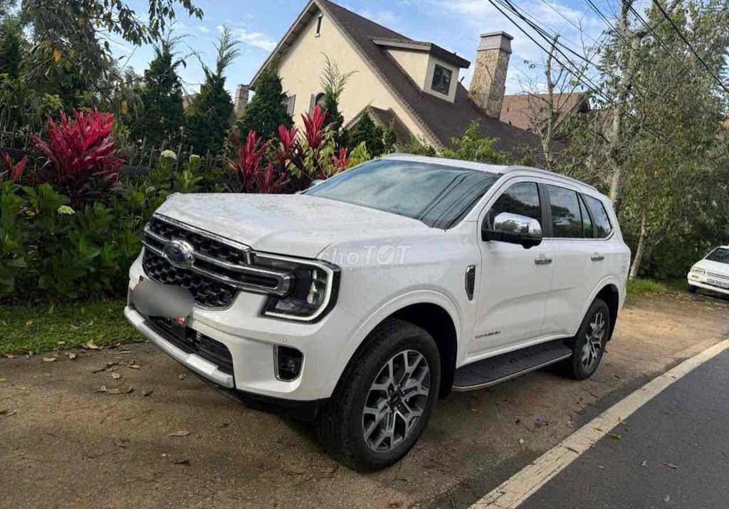 Ford Everest 2025 Titanium 2.0L 4x2 AT - 5000 km. Mua bán Ô tô tại Quận 12 Tp Hồ Chí Minh được đăng bởi Văn Bình hình 2