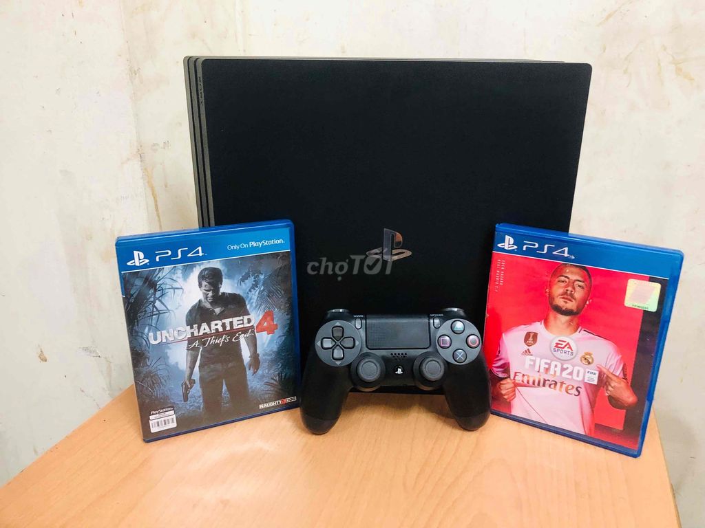 COMBO PRO PS4 7218B GAME UNCHARTED 4 + FIFA 20