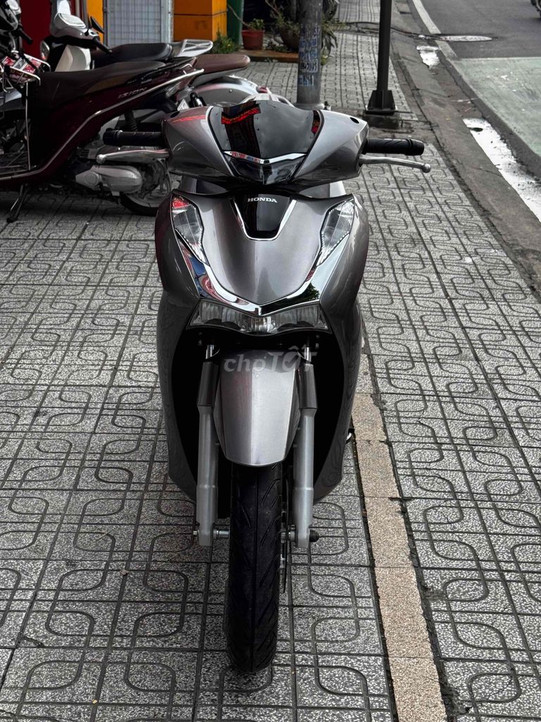 Honda SH 125i 2025 Титановый серый супер пробег