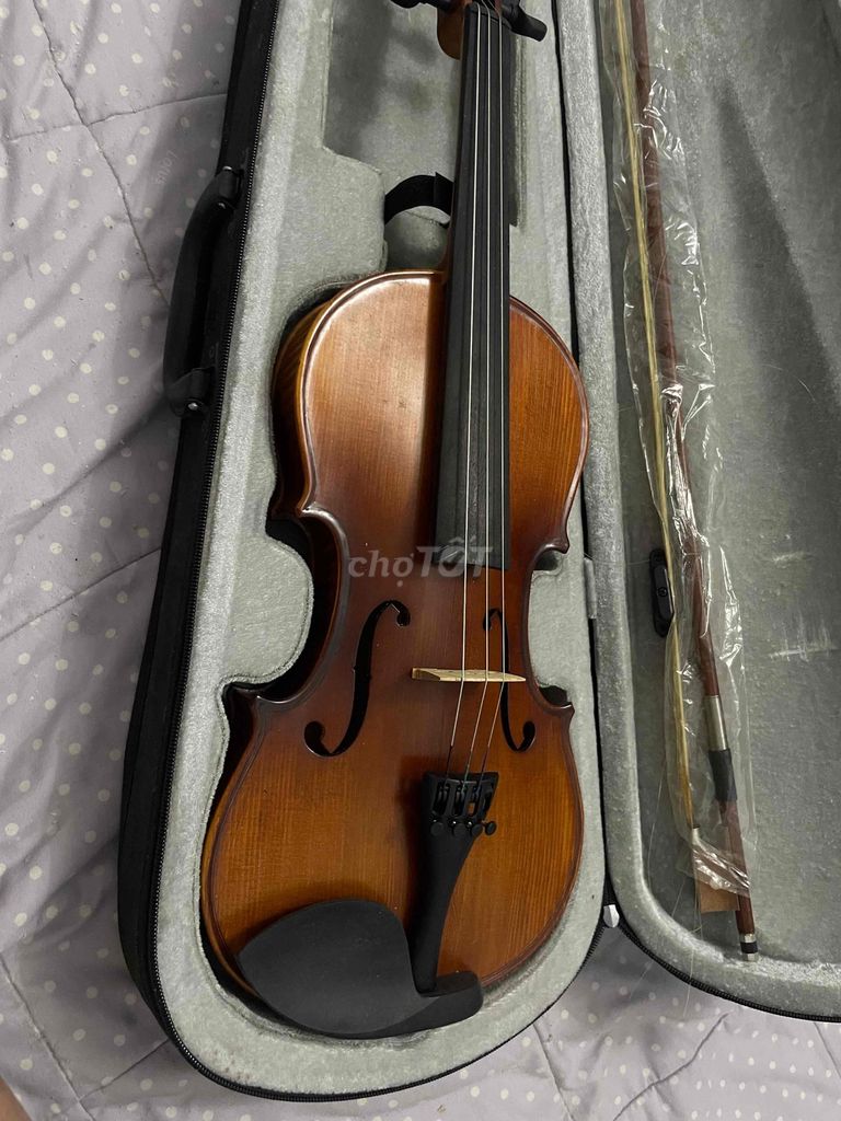 violin 3/4 bị đứt 1 dây dành ae về tập âm tốt