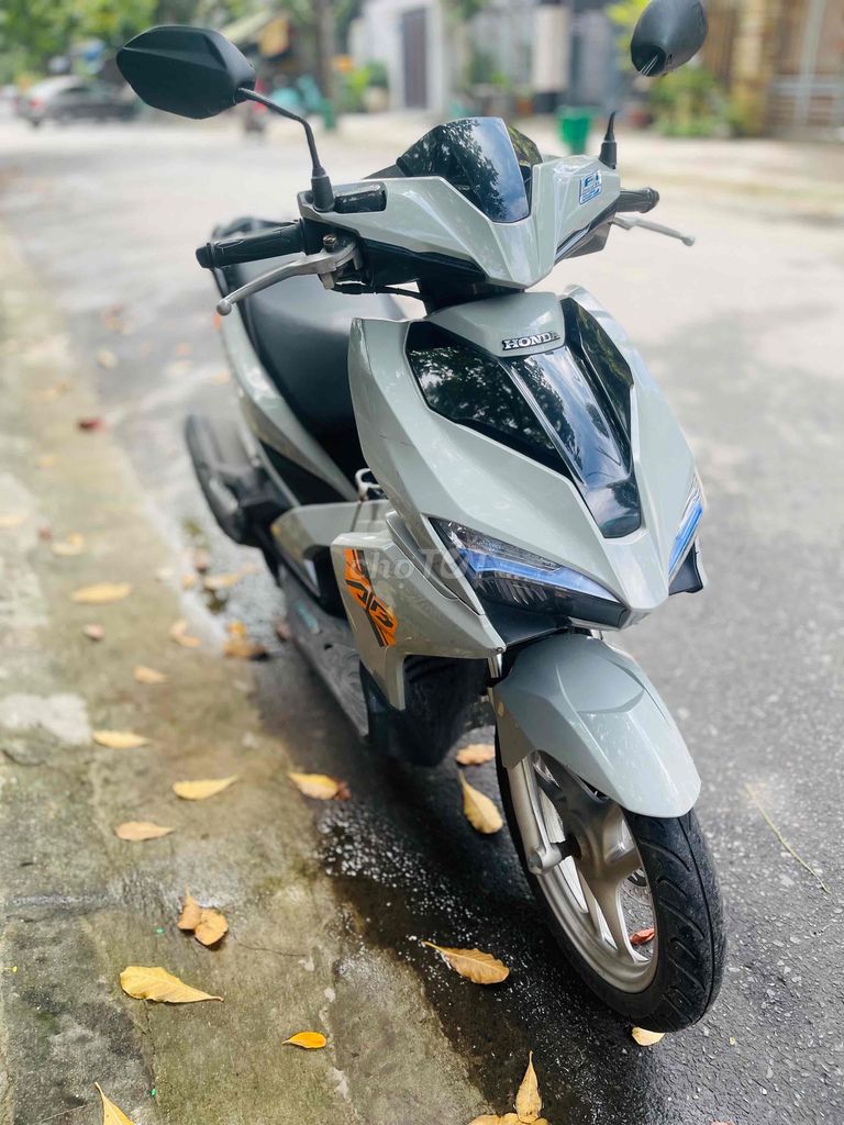 Honda Air Blade 2017 màu Xám. Mua bán Xe máy tại Quận Liên Chiểu Đà Nẵng được đăng bởi Xe Máy Cũ Duy Đạt  66 Nguyễn Khuyến hình 5
