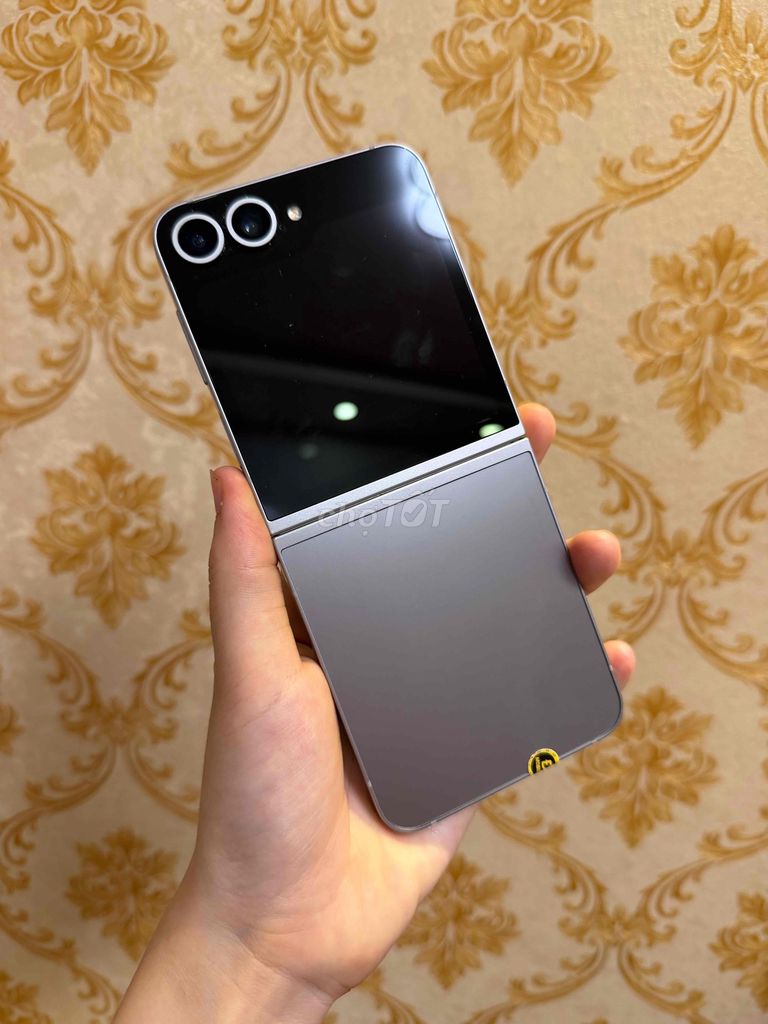 Samsung Galaxy Z Flip6 256GB Xám. Mua bán Điện thoại tại Quận Cầu Giấy Hà Nội được đăng bởi Thanh Thoa hình 1