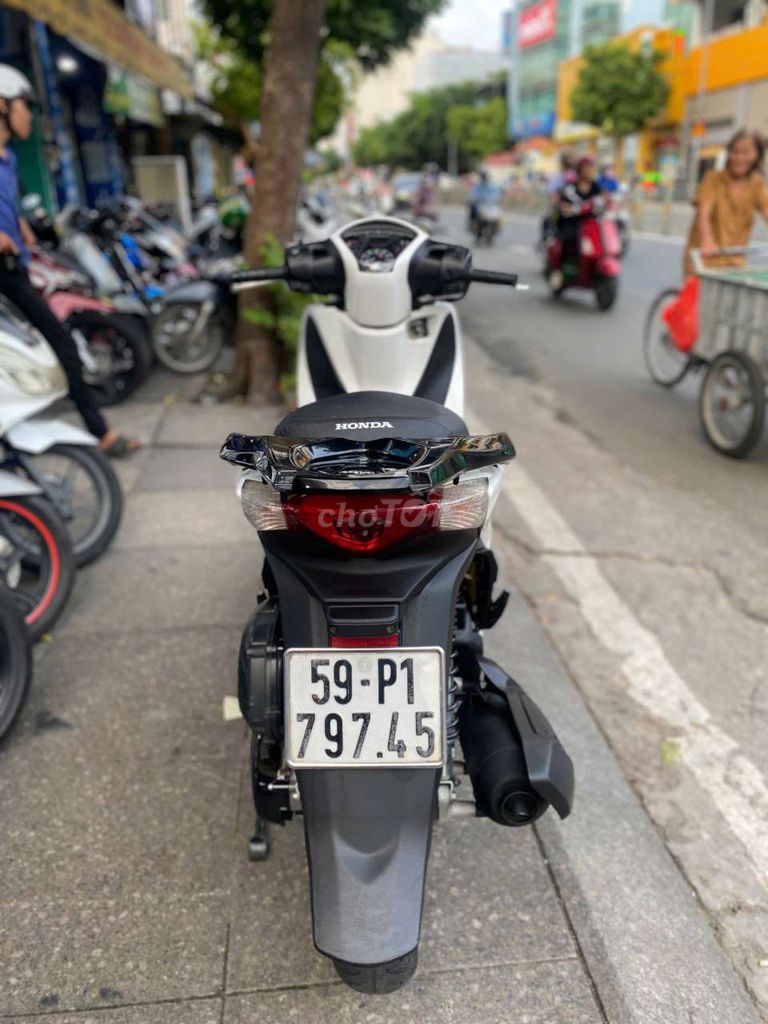 Honda SH 150 2015 mới 90% Bstp chính chủ. Mua bán Xe máy tại Quận Tân Phú Tp Hồ Chí Minh được đăng bởi Tuanduy hình 4