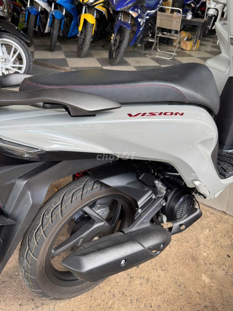Honda Vision 2024 Thể thao bánh lớn Xám. Mua bán Xe máy tại Huyện Trảng Bom Đồng Nai được đăng bởi phương hình 3