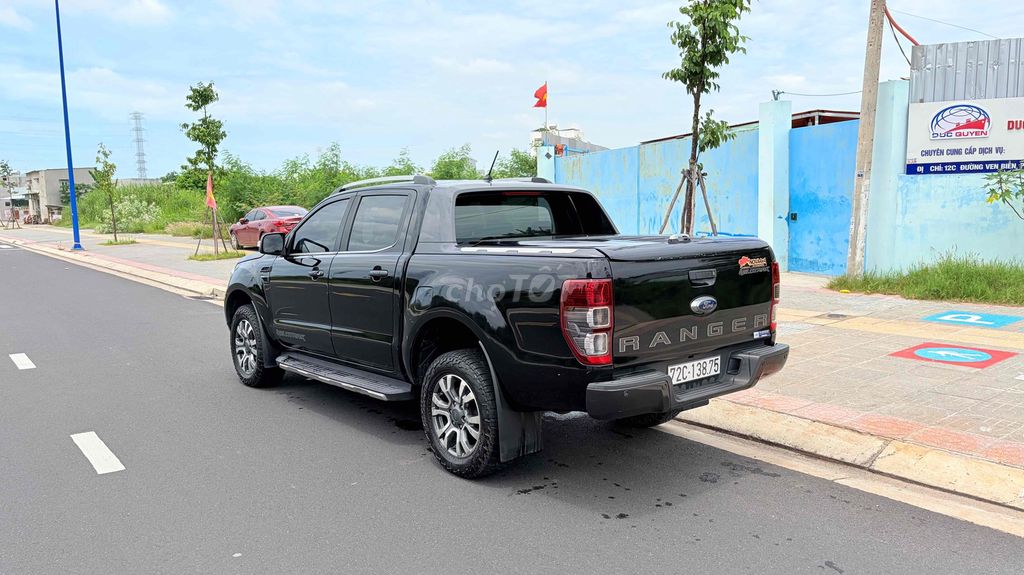 Ford Ranger Wildtrak 5 chỗ màu Đen