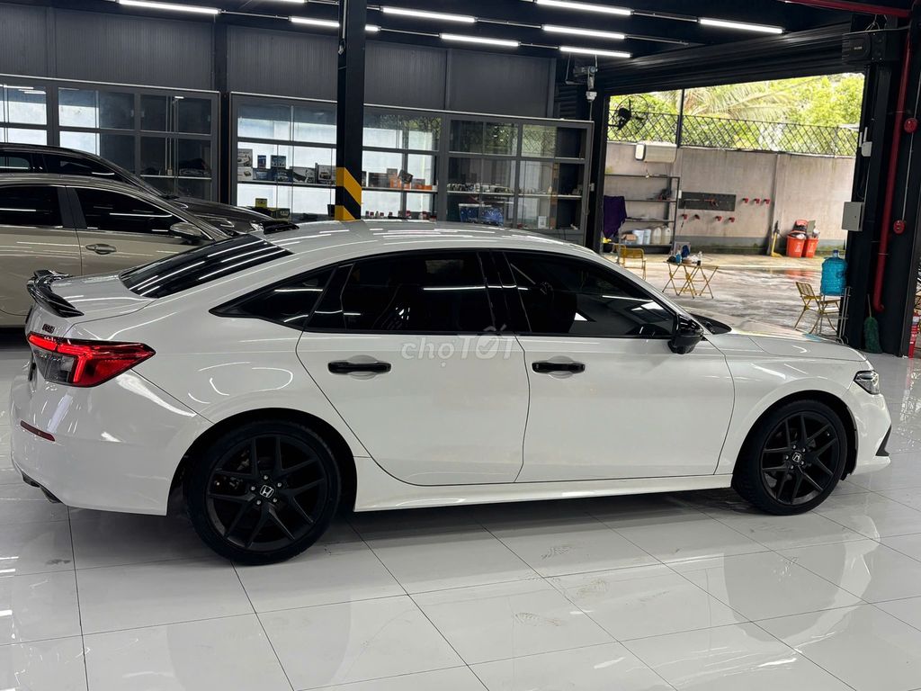 Honda Civic RS 2023 Trắng 54000 km. Mua bán Ô tô tại Huyện Hóc Môn Tp Hồ Chí Minh được đăng bởi Đạt hình 5