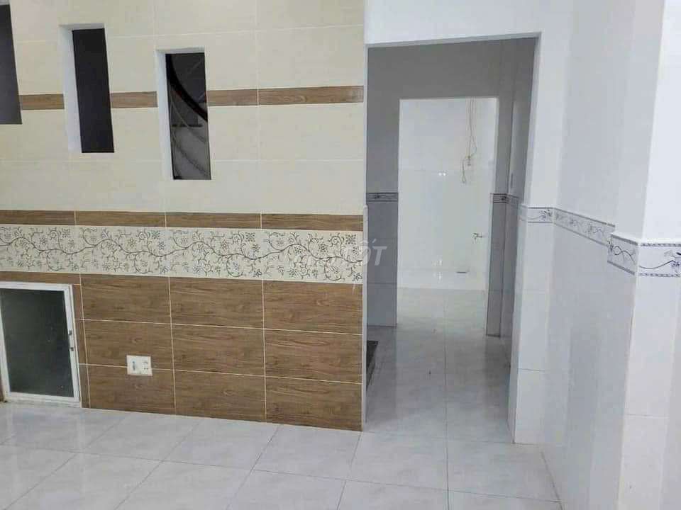 Nhà mới vào ở ngay 4*10 . 1 trệt 1 lầu 2 phòng ngủ 2 WC