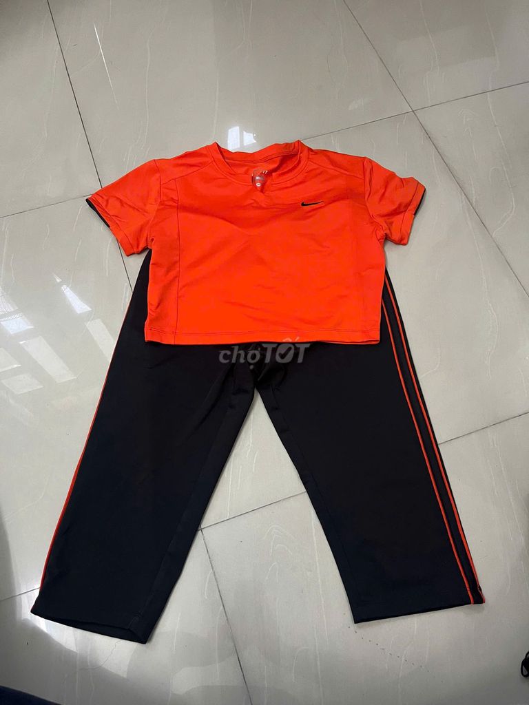 Bộ đồ thể thao Nike Nữ Thoáng khí Cam, Đen. Mua bán Đồ thể thao, Dã ngoại tại Quận Tân Phú Tp Hồ Chí Minh được đăng bởi 2hand luxury hình 1
