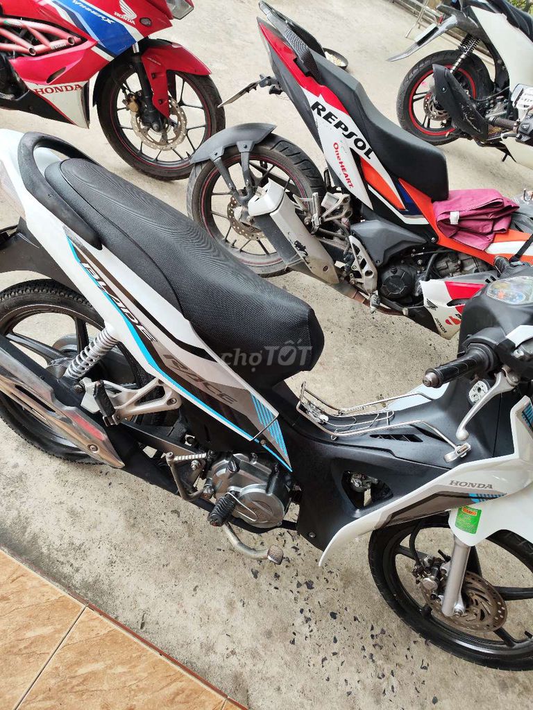 Honda Wave Blade 2017 Trắng đen mới tinh chất. Mua bán Xe máy tại Huyện Thuỷ Nguyên Hải Phòng được đăng bởi Nguyễn Thuyết hình 5