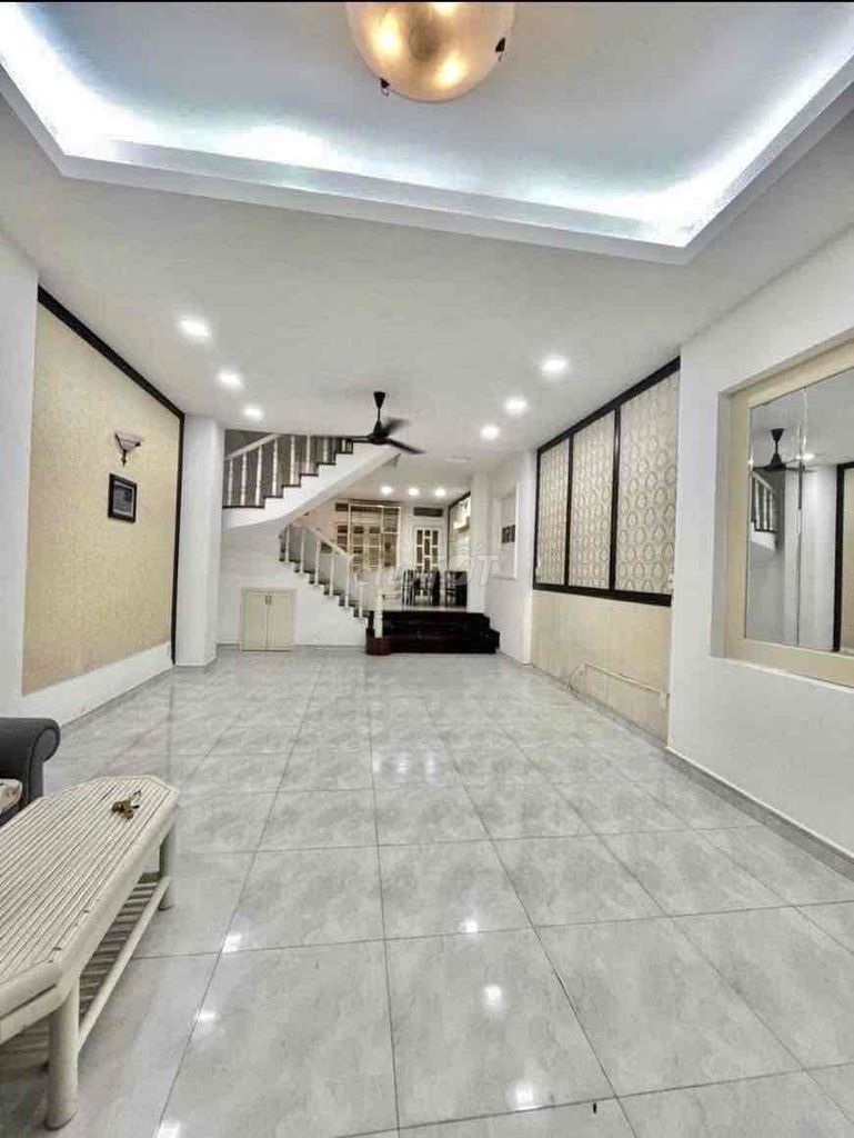 Аренда · 4 комн. · 90 м² · Quận 7, ул. Đường Phạm Hữu Lầu