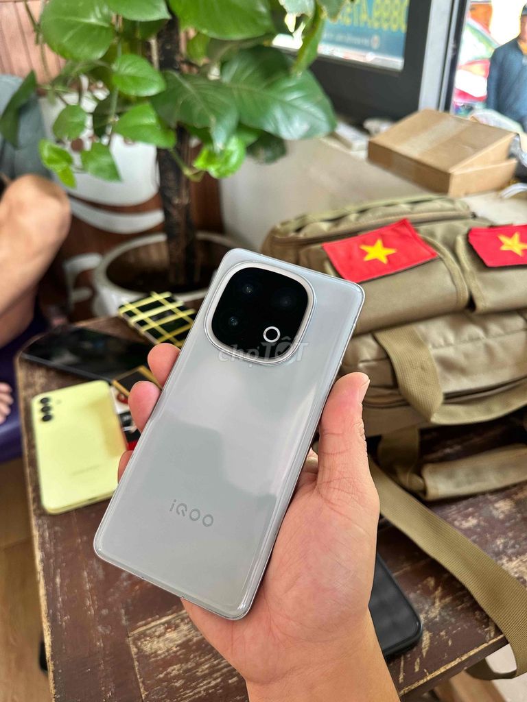 IQOO 13 12/256gb Chip Snap 8Elite Vip Máy nguyên z. Mua bán Điện thoại tại Thành phố Buôn Ma Thuột Đắk Lắk được đăng bởi Xuân Tr hình 1