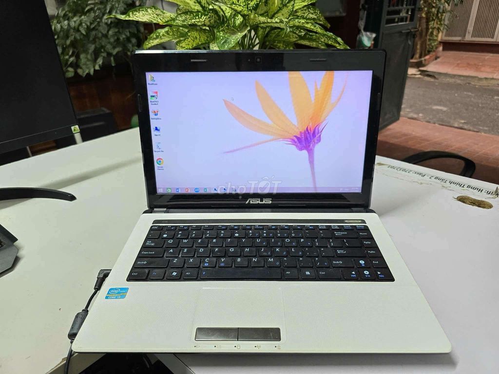 Laptop Asus i3 trắng đẹp