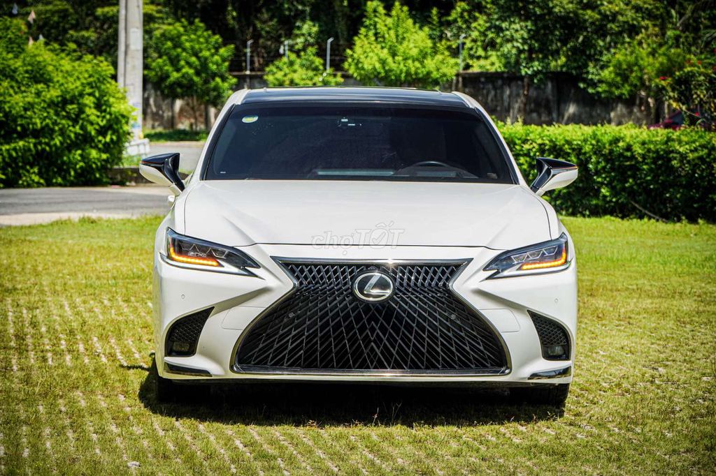 Lexus ES250 модель 2020 года Чрезвычайно красивый жемчужно-белый