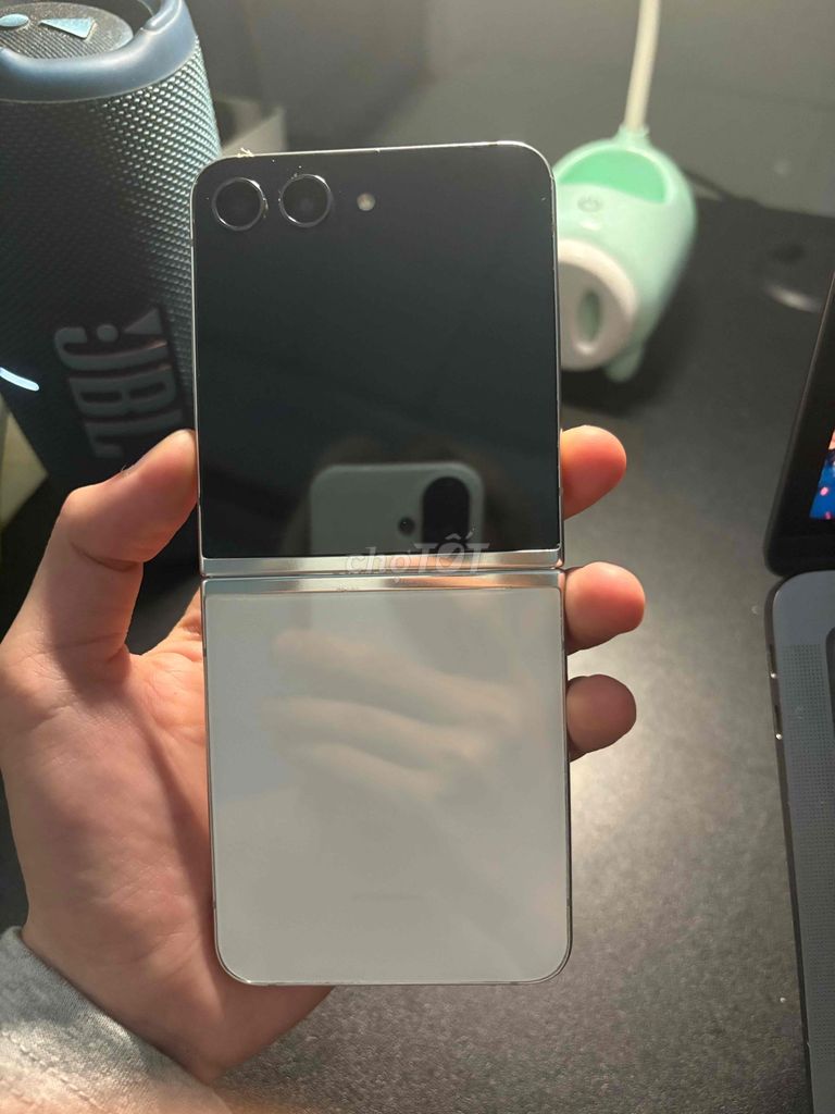 Samsung Z Flip 5 512GB Trắng Đã sử dụng. Mua bán Điện thoại tại Quận Bình Thạnh Tp Hồ Chí Minh được đăng bởi nguyễn phương nam hình 1