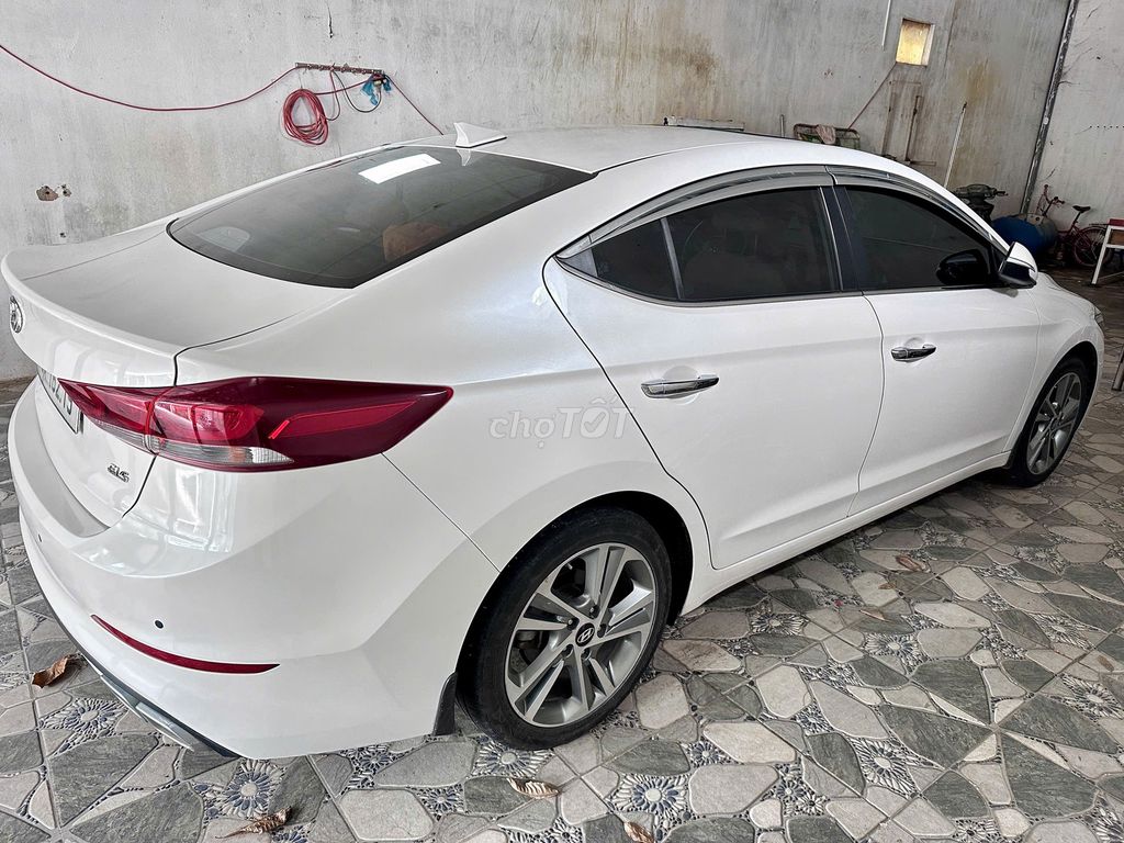 Bán xe Hyundai Elantral gia đình đang đi. Mua bán Ô tô tại Quận Hải Châu Đà Nẵng được đăng bởi Lan  hình 1