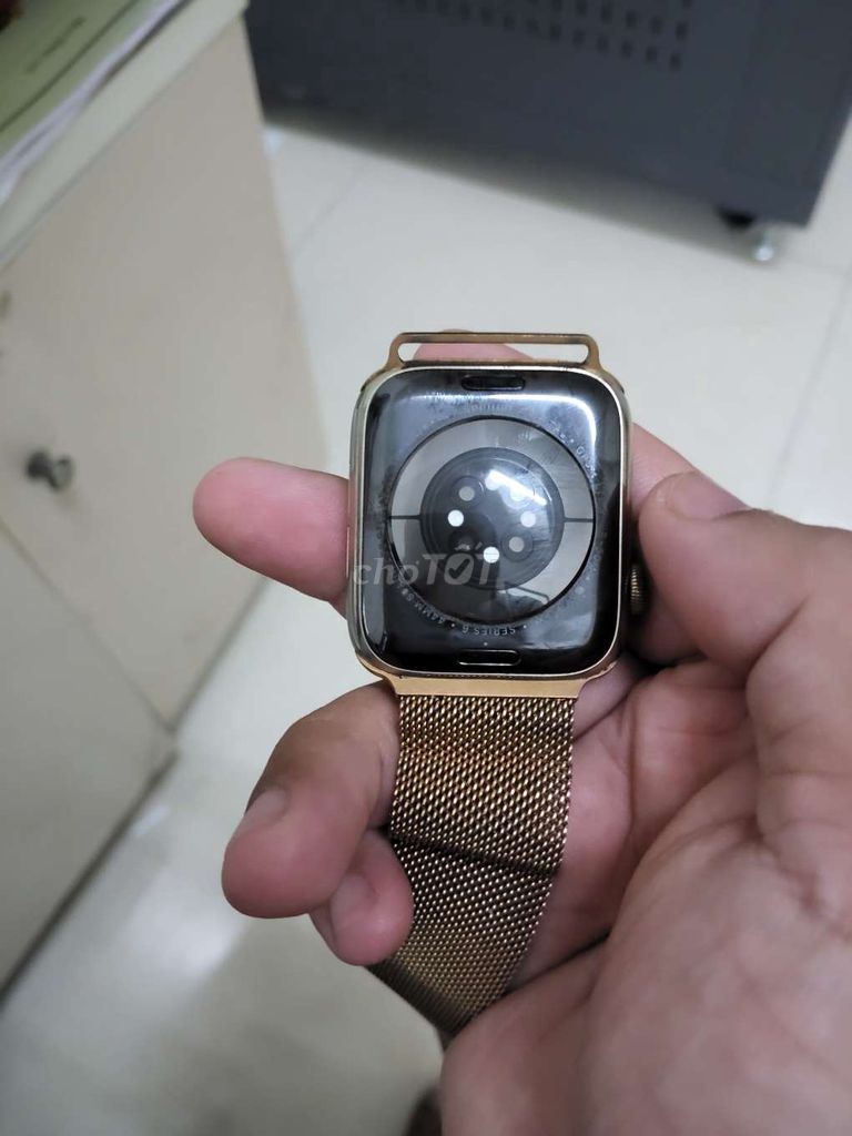 Sr 6 44mm Thép Vàng. Mua bán Thiết bị đeo thông minh tại Quận Thanh Xuân Hà Nội được đăng bởi Tramy hình 1