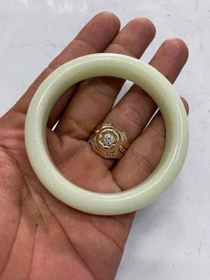 Vòng Đeo Tay Bản Tròn Chất Liệu Đá Phát Sáng. Mua bán Đồ sưu tầm, đồ cổ tại Quận 4 Tp Hồ Chí Minh được đăng bởi Đại Lâm Mộc Nguyễn Đức