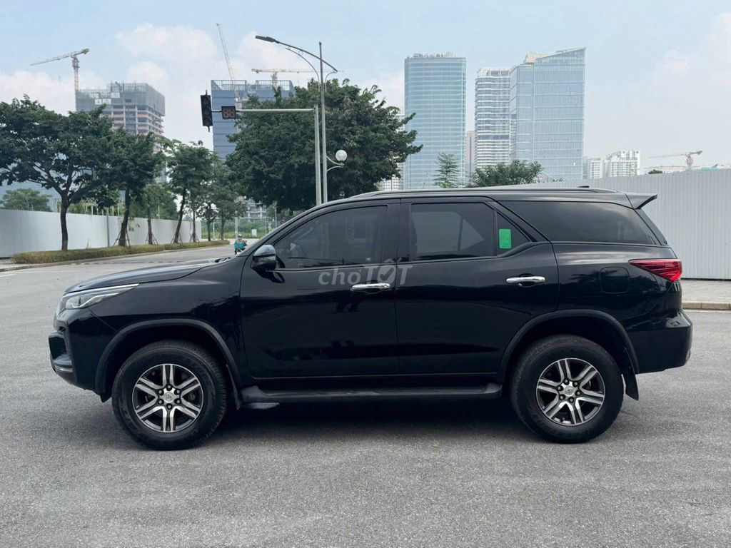 Toyota Fortuner 2.4L 4x2 AT 2022 Черный